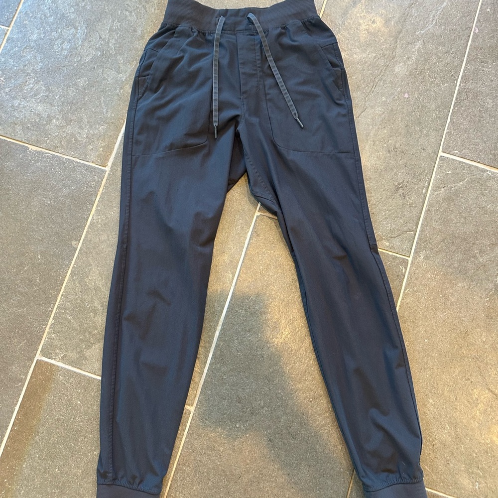 Men’s lululemon dark charcoal jogger XS
